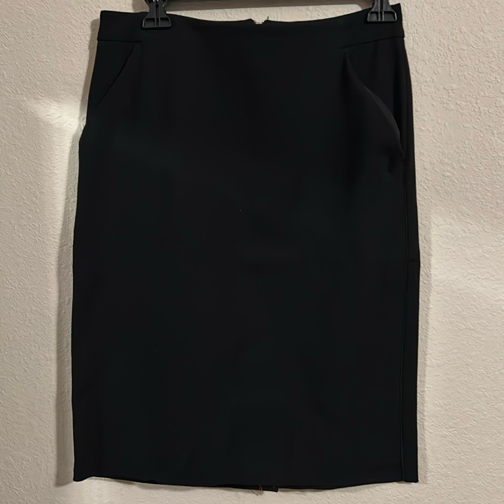 Black skirt with pockets